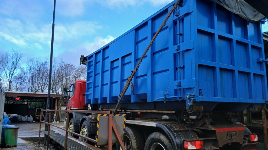 Weighbridge Rossendale – roll-on roll-off container on a wagon